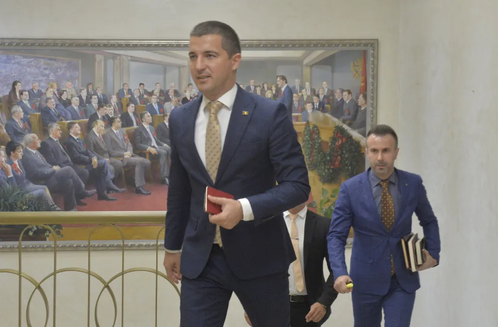 Sastanak lidera vladajuce koalicije, sastanak lidera parlamentarne vecine, Aleksa Becic
