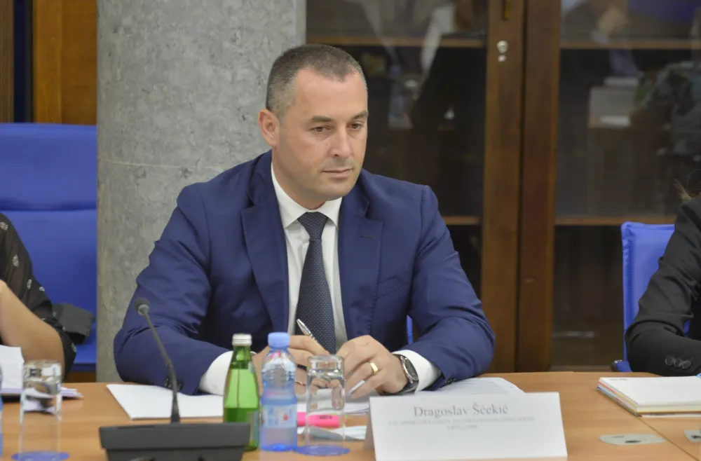 Шћекић наредио "лов" на лажне дипломе у здравству