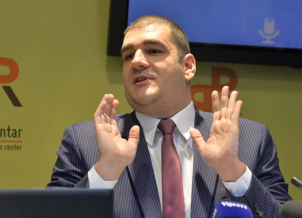 press povodom hapsenja sluzbenika mupa, Rade Milosevic, drzavni sekretar mupa