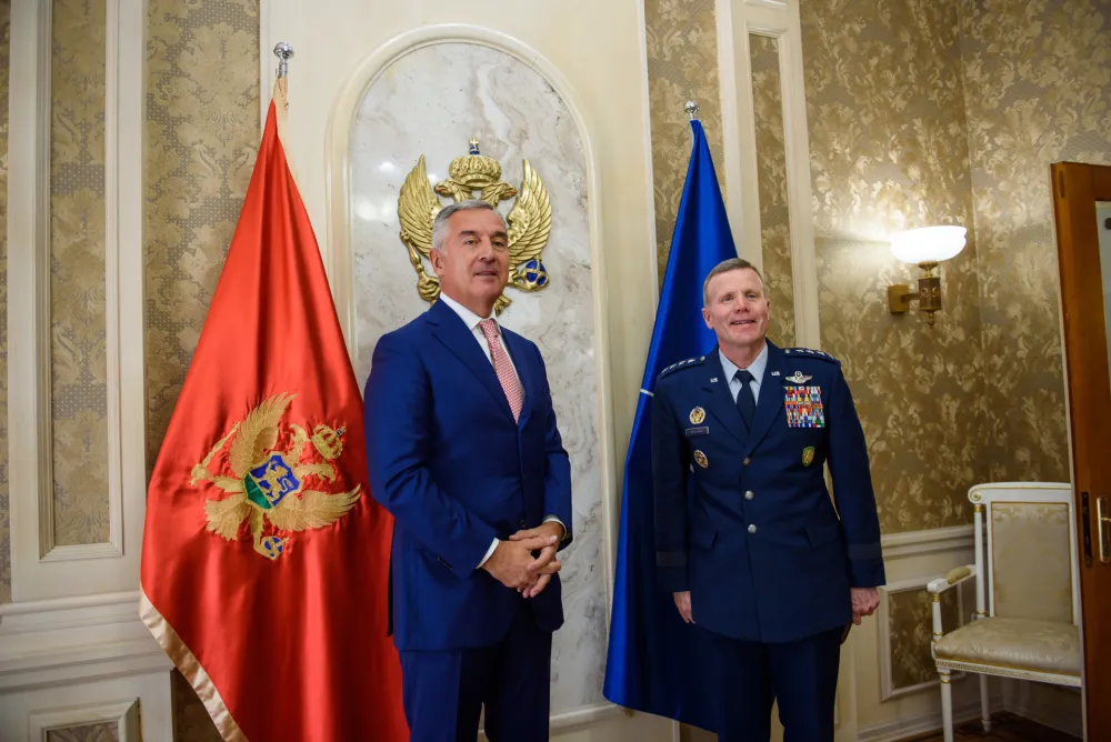 Ђукановић са НАТО командантом