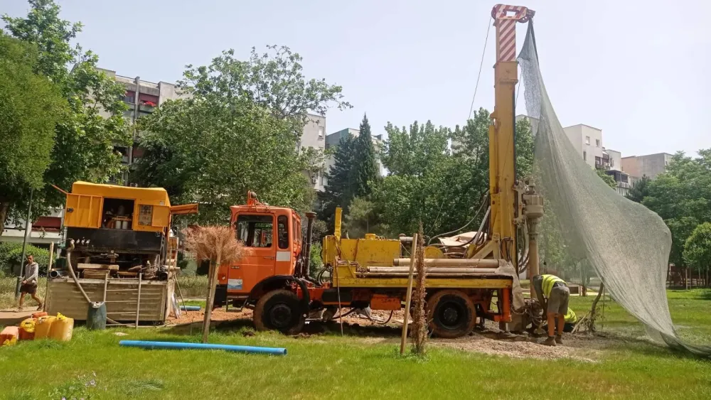 Два мјесеца након отварања парка у Блоку пет радници морају да копају нови бунар