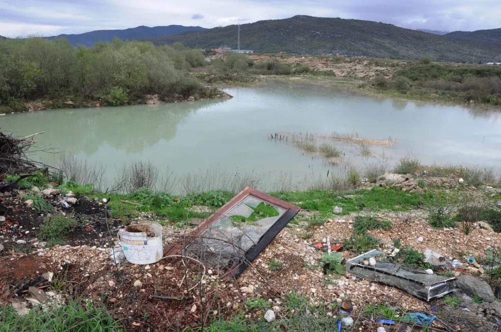 Девастирано корито ријеке Грачанице