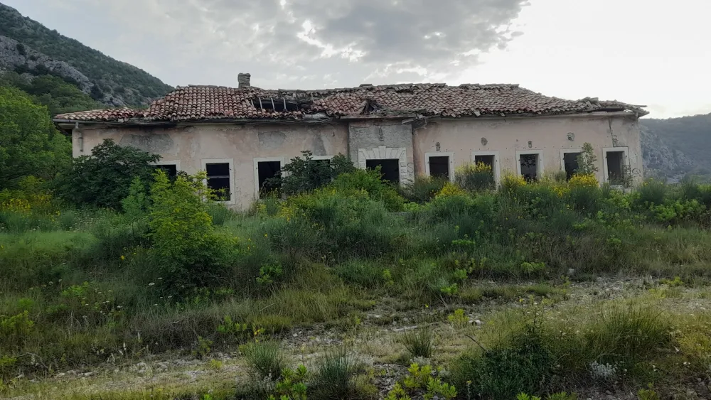 Путни правац од Вирпазара до Петровца некада је био најпрометнија саобраћајница
