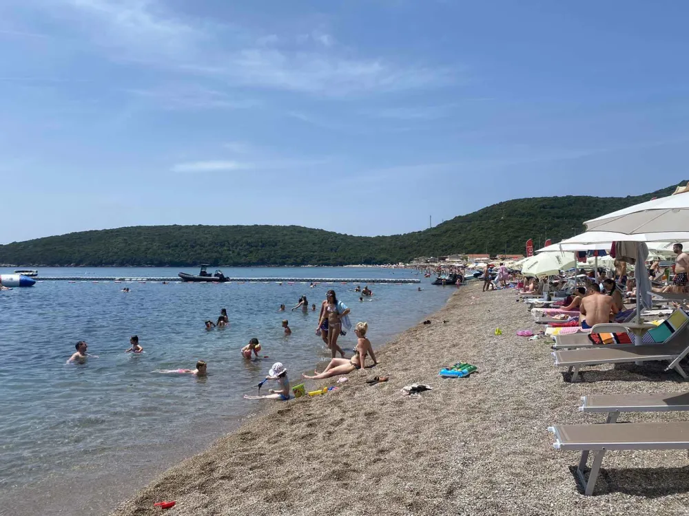 Плажа Јаз у Будви