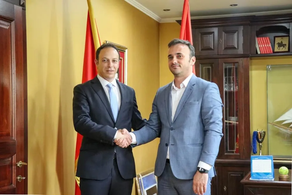 Бајрактари и дабовић на примопредаји дужности