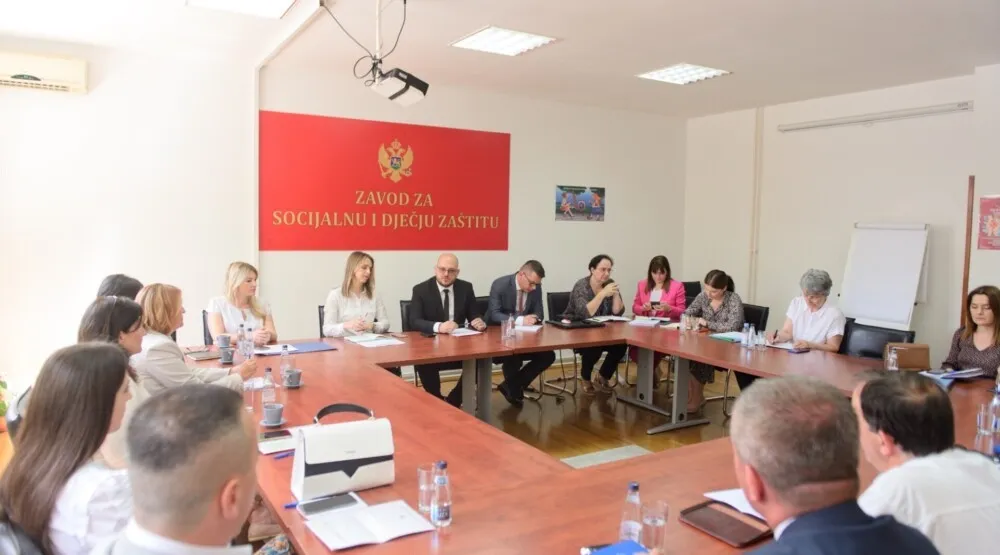 Адровић на састанку са директорима центара за социјални рад