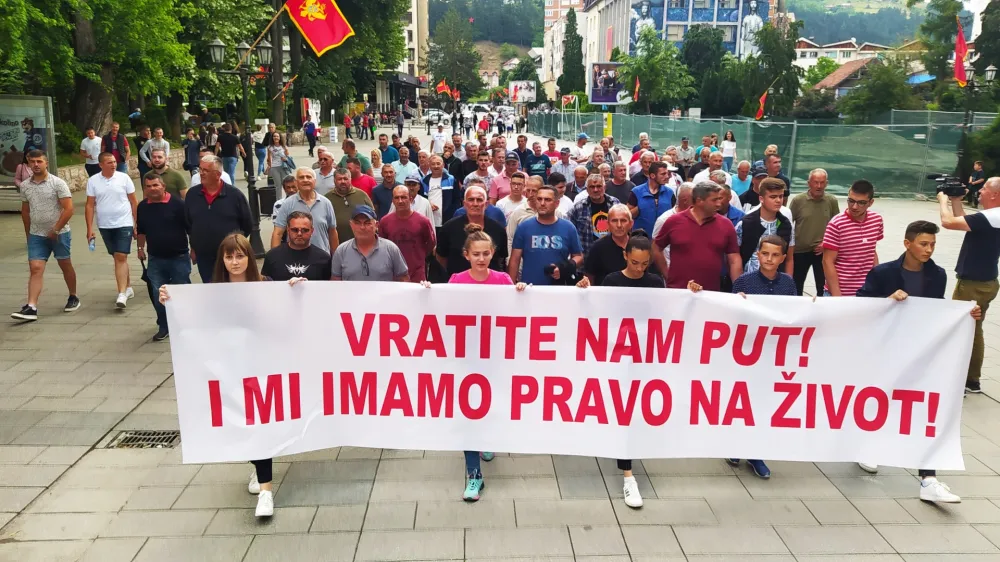 Мјештани Бистрице у протестној шетњи