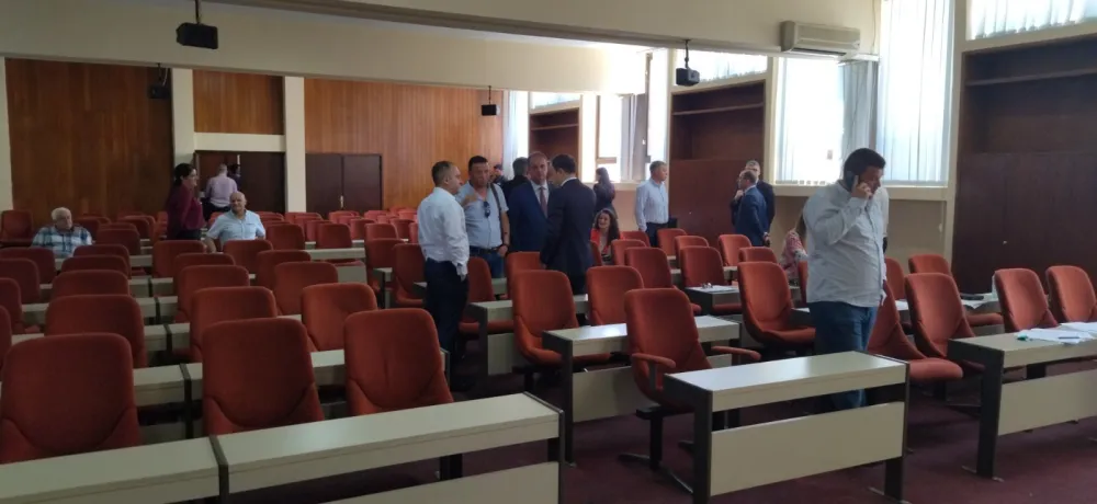 Konstitutivna sjednica SO Ulcinj opet prekinuta