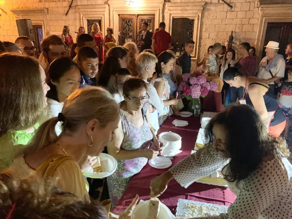 Гастро фешта на Пјаци од музеја: Уз бедеме и цркве, и кремпита бренд Котора