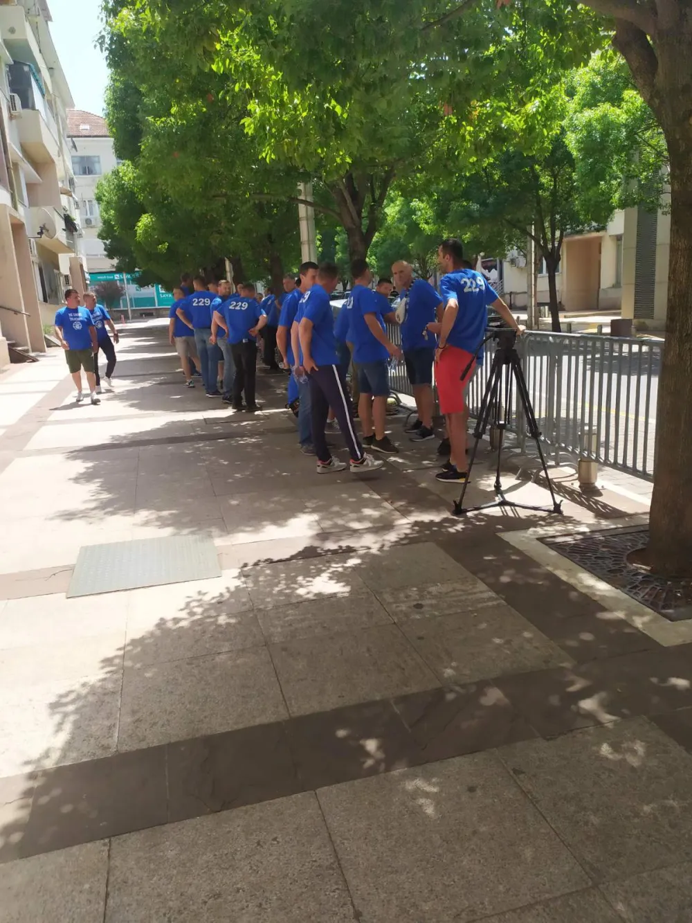 Radnici Željetare ispred zgrade Vlade