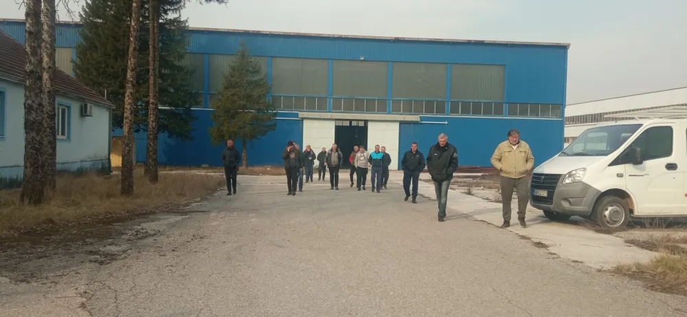 Металци и даље чувају имовину