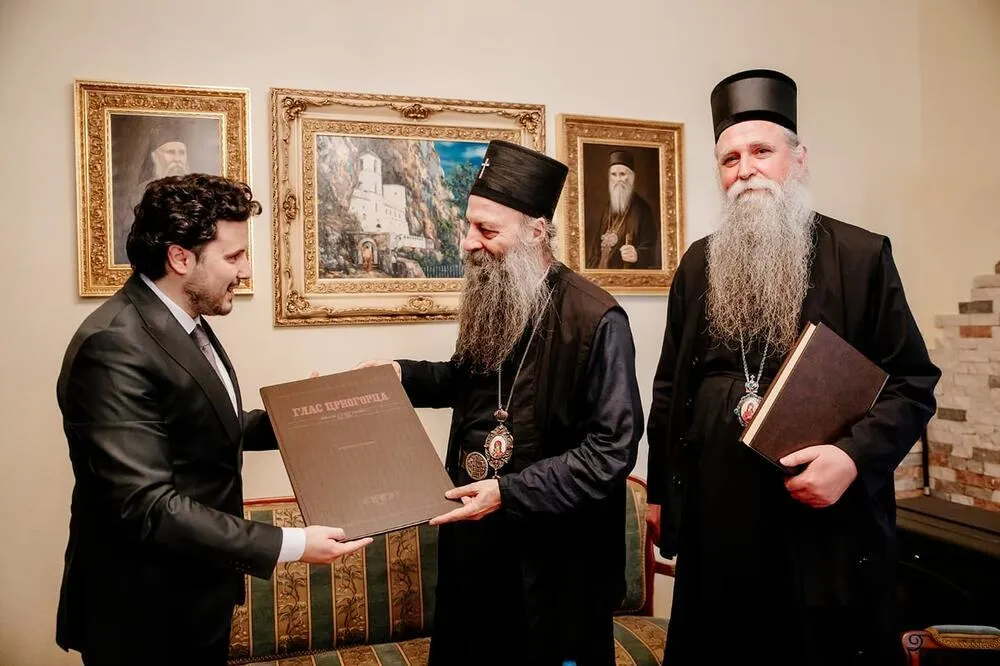 Premijer Abazović sa patrijarhom Porfirijem i mitropolitom Joanikijem