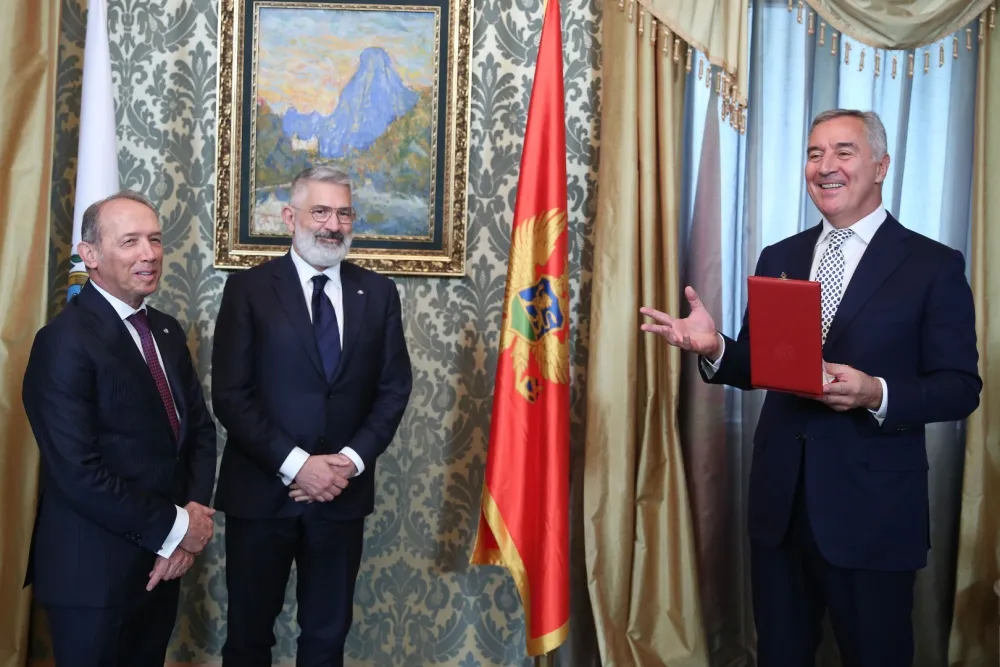 Đukanović, odlikovanje (FOTO: Predsjedni&scaron;tvo)