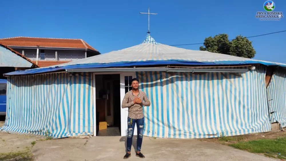Sru&scaron;ena crkva pod &scaron;atorom