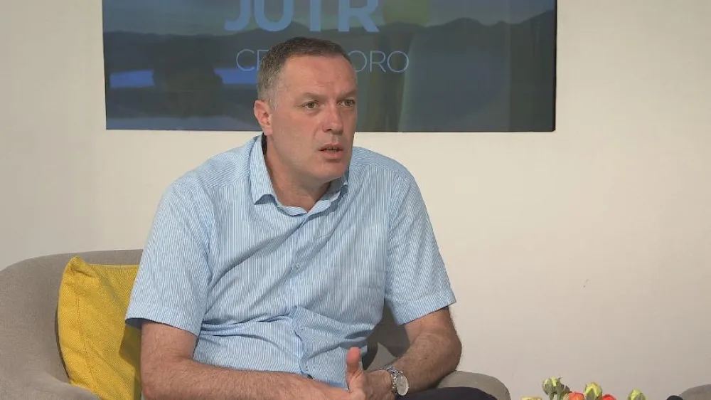 Već priču idu da u devetom razredu ne mora ni&scaron;ta da se uči: Božović (Foto: RTCG)