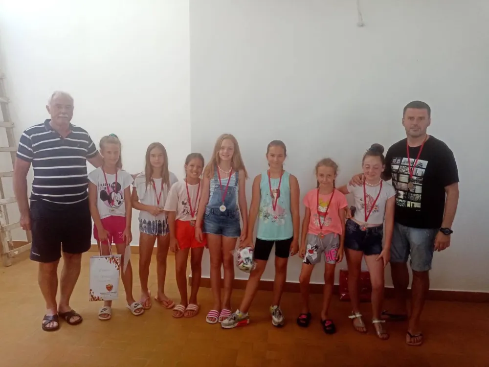 Uspjeh učenica O&Scaron; "Vuk Karadzić": Srebrne fudbalerke