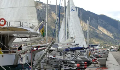 MKI da riјe&scaron;i problem nelegalnog vezivanja glisera: Inspektori &scaron;tede uzurpatore, a kažnjavaјu Luku Kotor