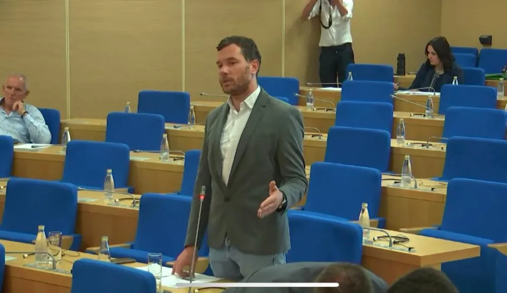 Skup&scaron;tina u osporavanom produženom mandatu usvoјila 10 odluka