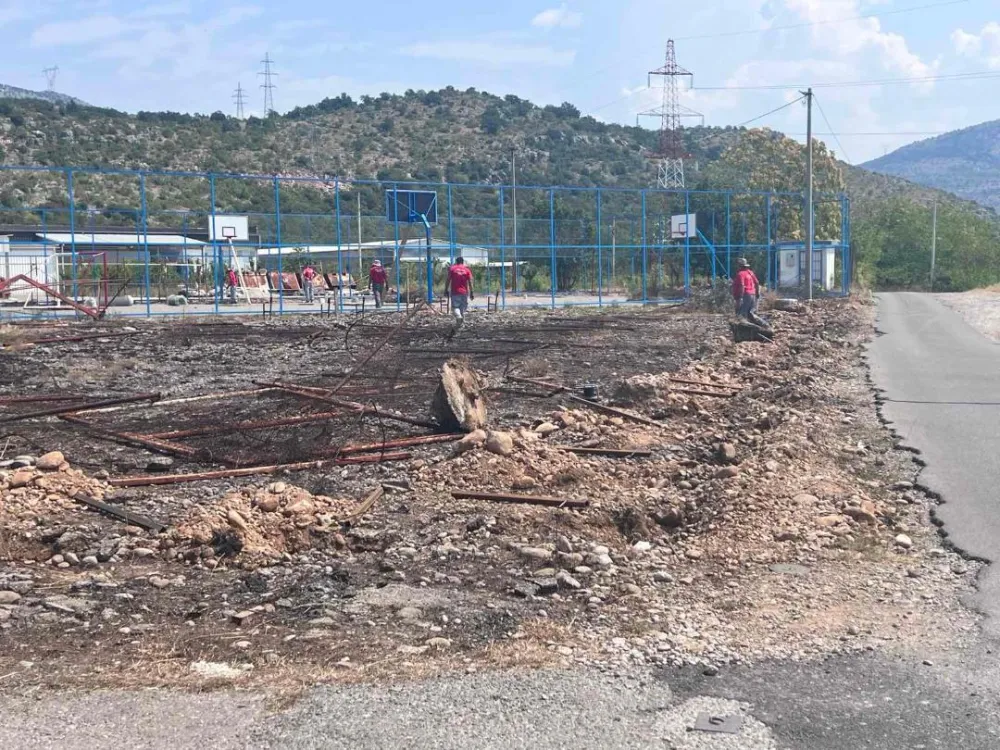 (VIDEO) Igrali&scaron;te iz igre izbacilo autobusko staјali&scaron;te u Rogamima