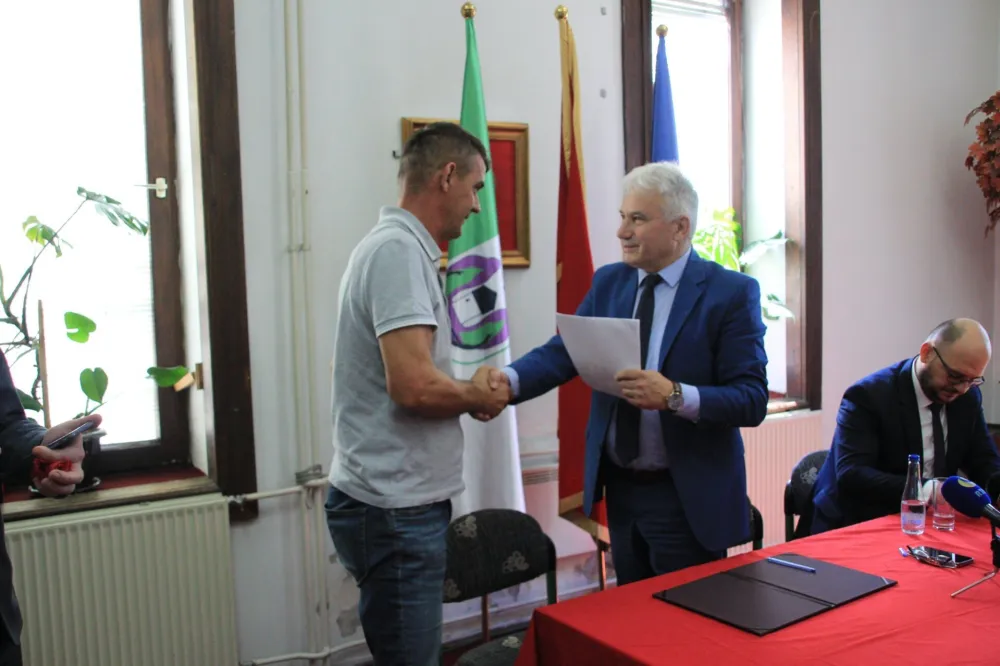 Rahman Husović sa drvoprerađivačem