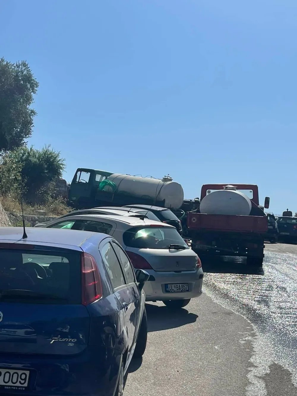 Cistjerne sa vodom na ulazu u Stari grad