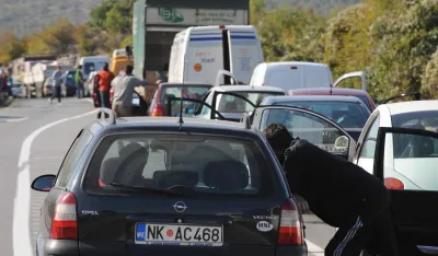 Udes i guzva na putu 