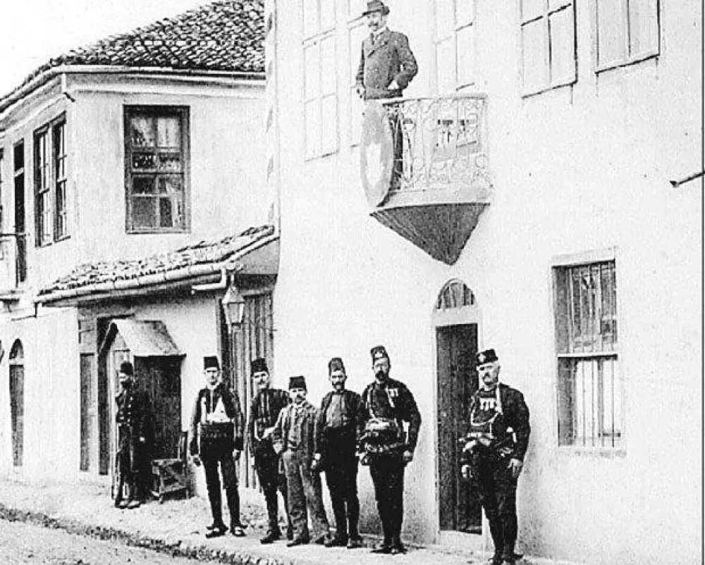 Конзулат у Приштини (ФОТО: ЈАНИЋИЈЕ ПОПОВИЋ "ЖИВОТ СРБА НА КОСОВУ 1812-1912")