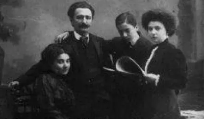 Породица Нушић (ФОТО: ИЗ КЊИГЕ М. ШЕЋЕРОВИЋ "БРАНСИАЛВ НУШИЖ - ДИПЛОМАТА КРАЉЕВИНЕ СРБИЈЕ)