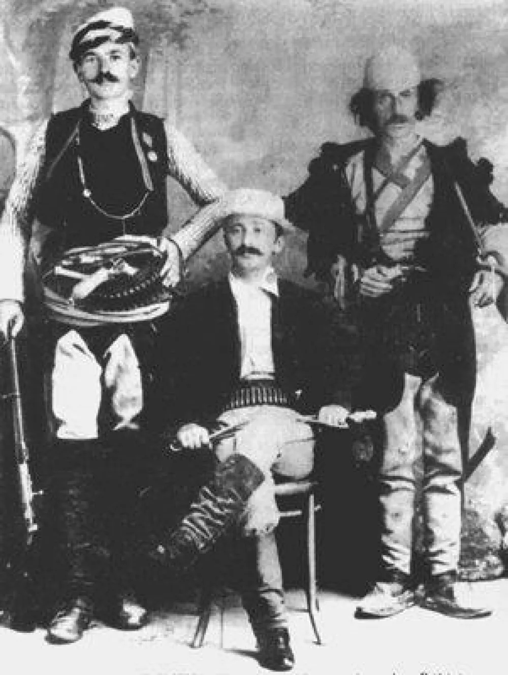Нуши. вицеконзул у Приштини са својим гавазом Димитријем и вођом Арнаутином