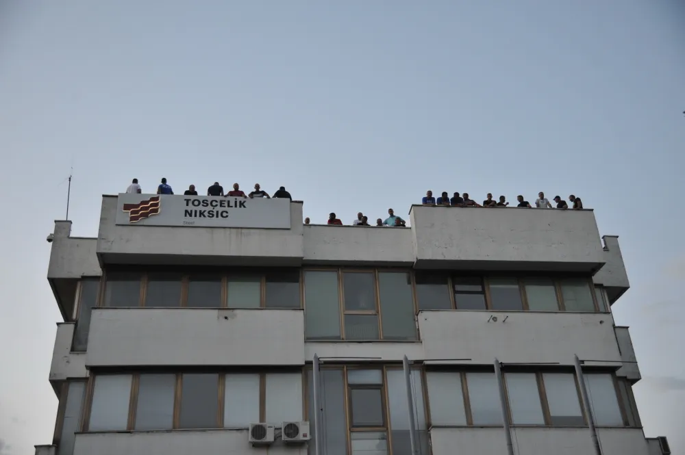 radnici zeljezara fabrika krov