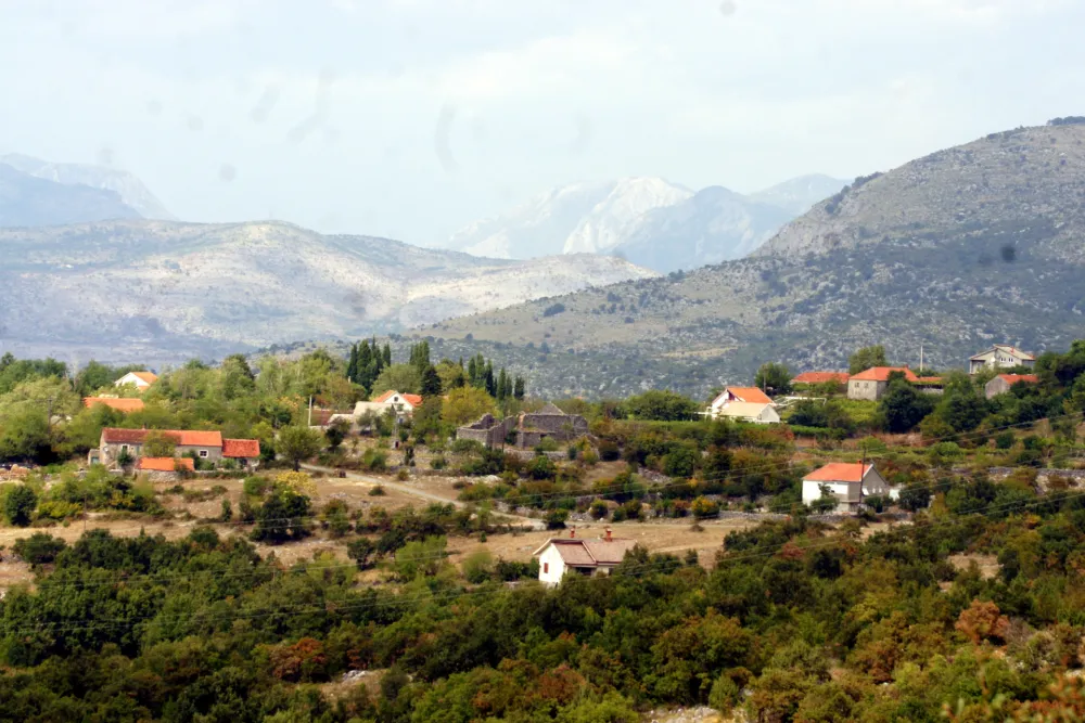 Stanovnici Kuča do grada stopom, taksiјem ili pјe&scaron;ke