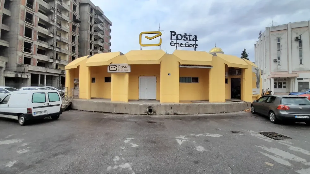 ​(VIDEO) Zbog lo&scaron;e izvedenih radova protočio krov Po&scaron;te u centru Bara