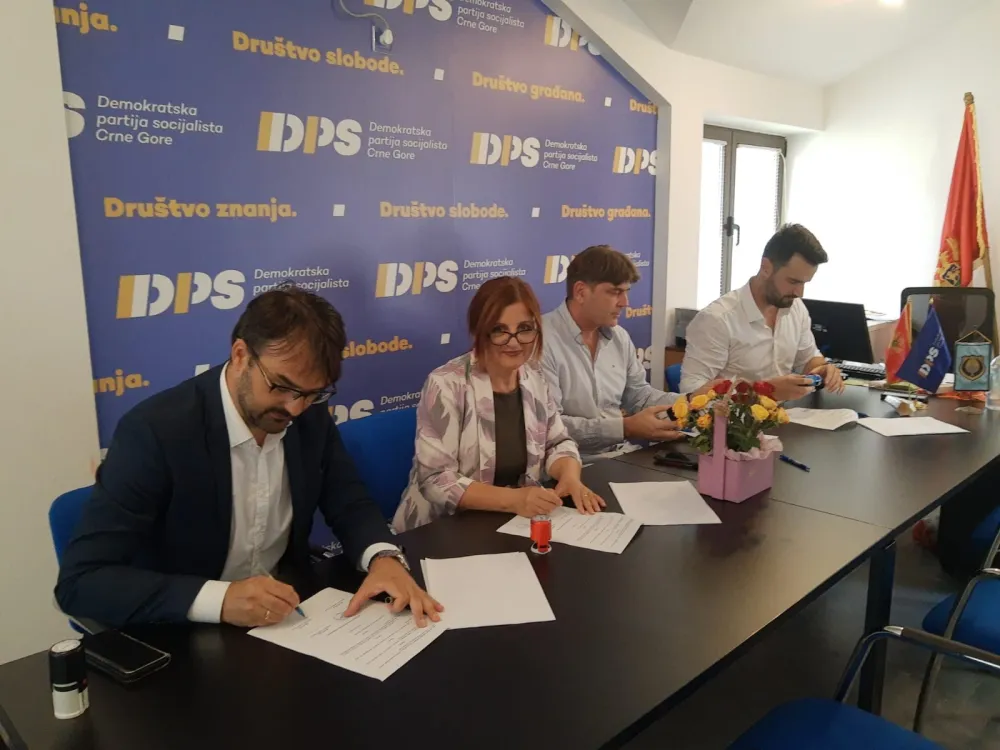 Potpisivanje sporazuma u Tivtu