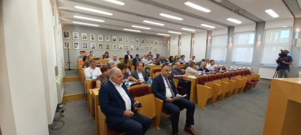 SO Herceg Novi: Usvojen zavr&scaron;ni račun budžeta za 2021; Vujović: Izvјe&scaron;taј DRI potpisuјe akter afere "Snimak"