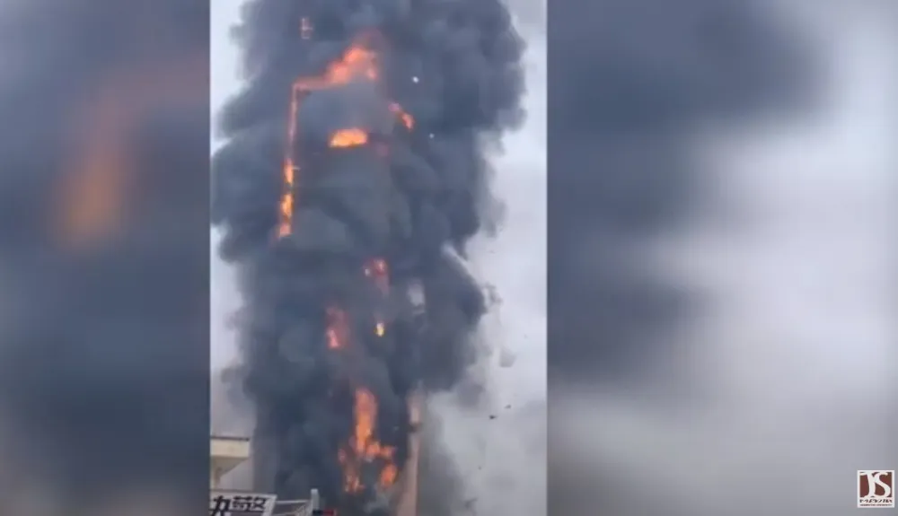 (VIDEO) Vatra progutala neboder u Kini