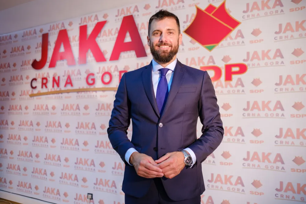 Бојан Зековић