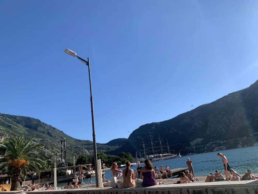 Gradska plaža u Kotoru danas