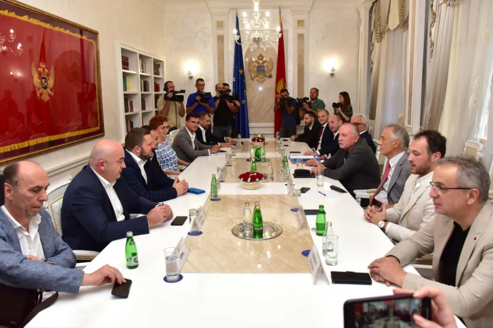 PARLAMENTARNA VECINA SASTANAK POVODOM FORMIRANJA NOVE VLADE - LAZAR RUZIC