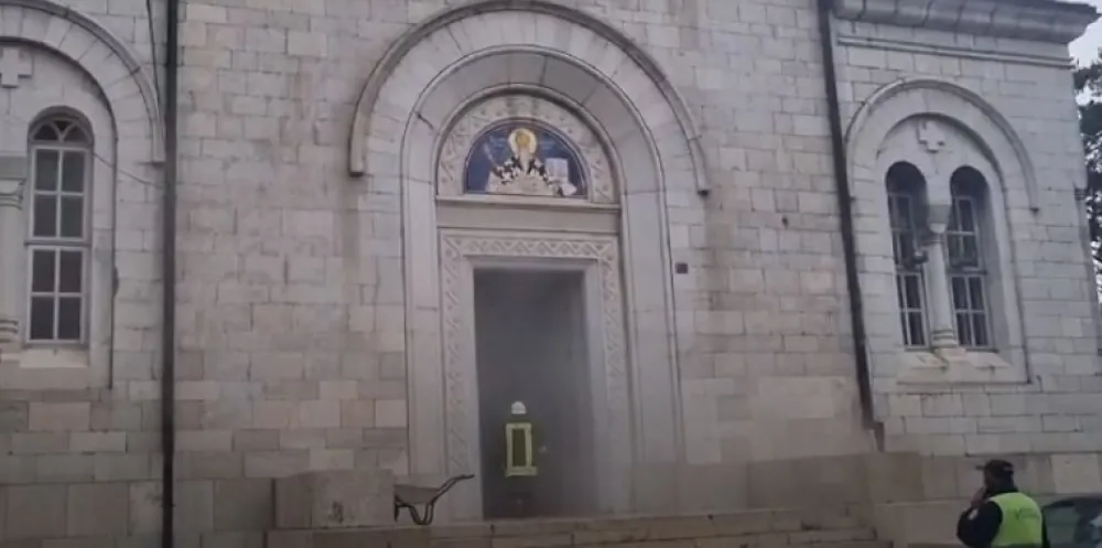 (VIDEO) Uga&scaron;en požar u crkvi Svetog Vasilija u Nik&scaron;iću