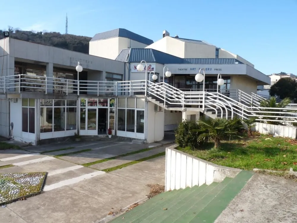 Hodža upozorila: Centar za kulturu deceniju neusklađen sa zakonom
