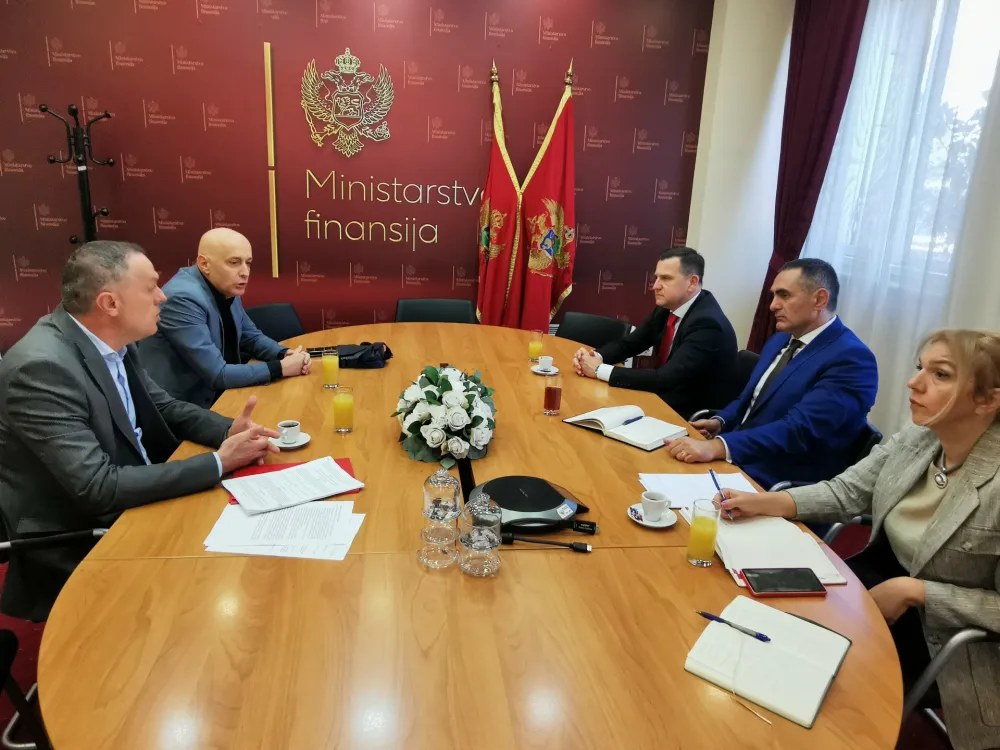 Damjanović i Vojinović: Neophodno pobolj&scaron;ati standard prosvjetnih radnika