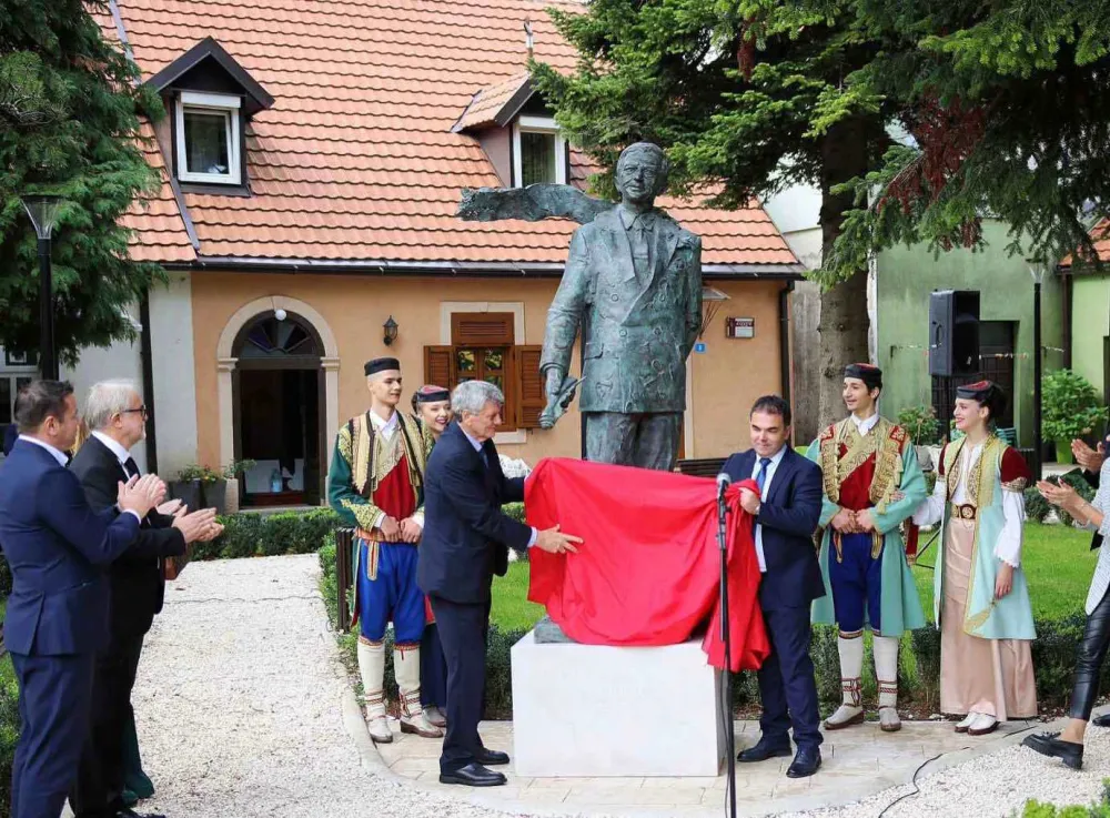 Otkrivanje spomenika