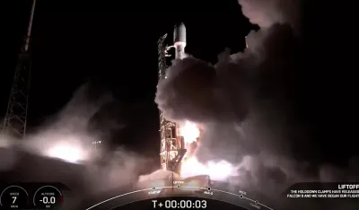 Video okvir lansiranja rakete-nosača Falcon 9 sa Internet satelitima Starlink