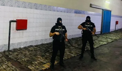 ZAPLIJENJENA DROGA U ZETI/ - UPRAVA POLICIJE/ -