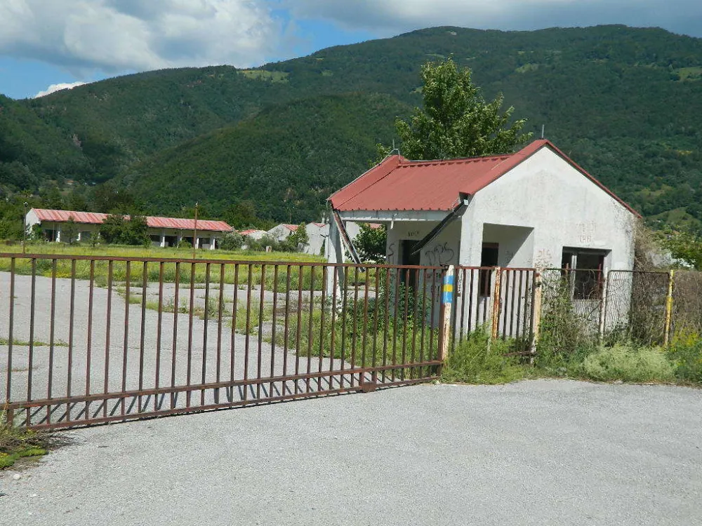 Капија затворена, имовина девастирана