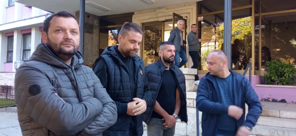 Biv&scaron;i radnici Željezare čekaju Abazovića