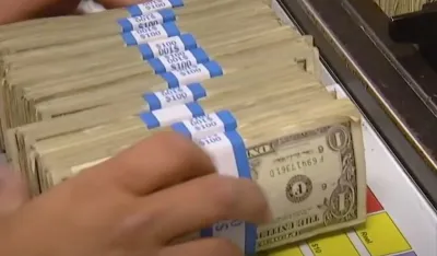 Dolar o&scaron;tro pao, sad vrijedi manje od eura
