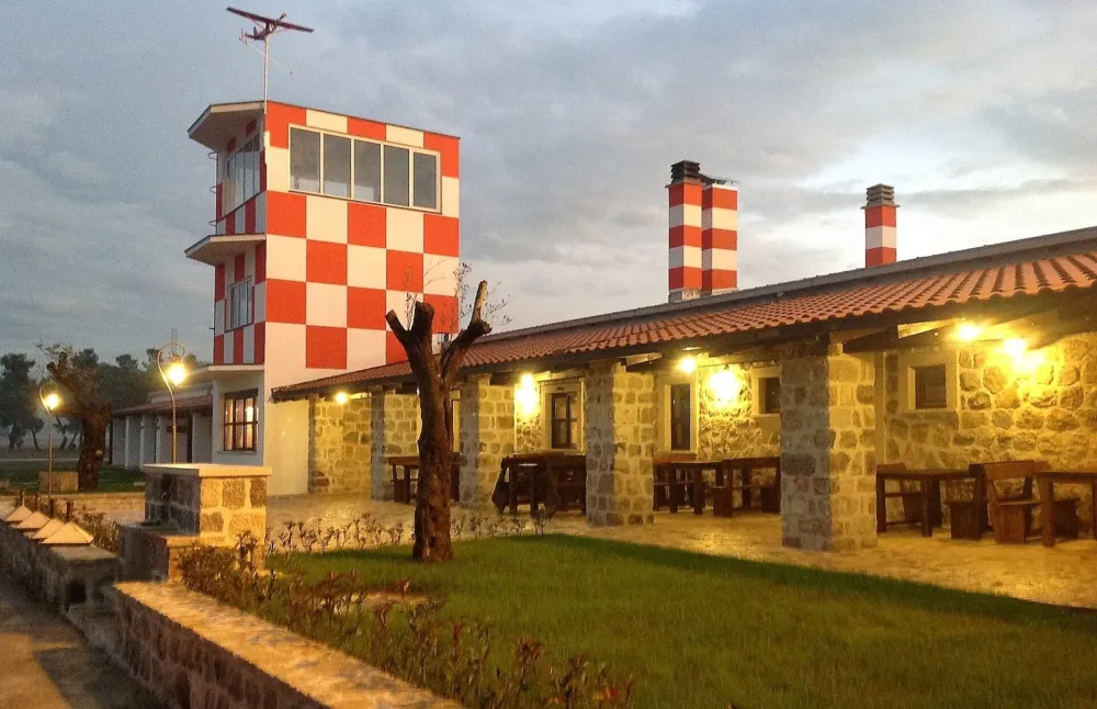 Aerodrom &Scaron;piro Mugo&scaron;a