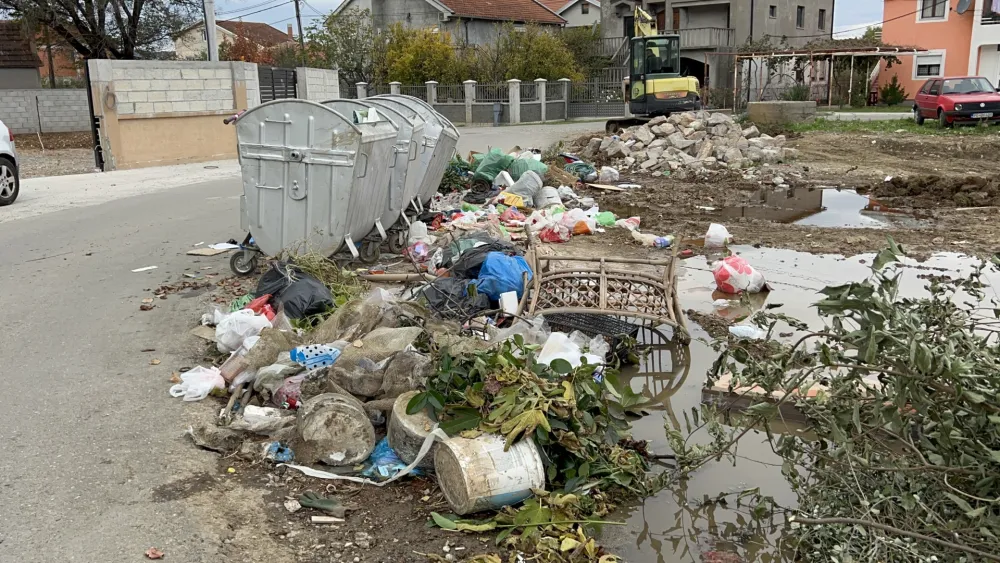 (VIDEO) Iz konteјnera odvezu 180 tona, a oko njih 100 tona smeća
