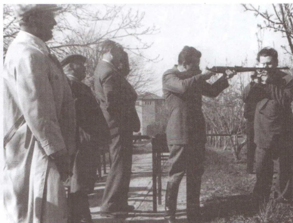 Тито, М. Пијаде, Б. Нешковић, К. Поповић и А. Ранковића на Фрушкој гори, 1940. г (ФОТО: ПОРОДИЦА НЕШКОВИЋ)